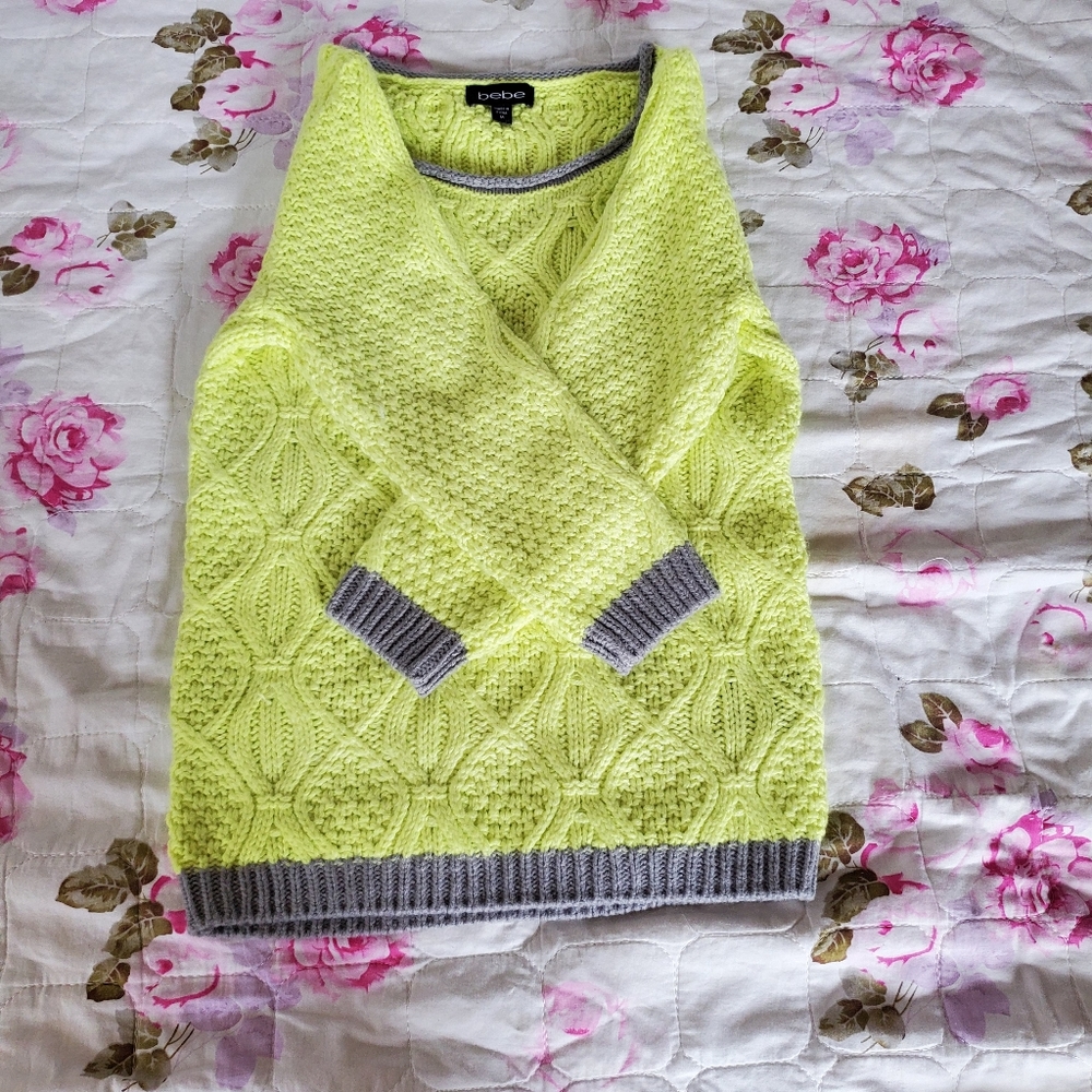New bebe sweater - Picture 2 of 11